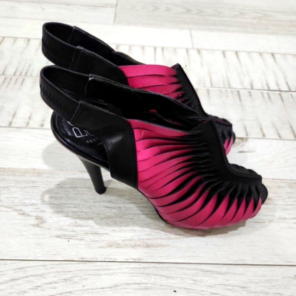 EUC BCBG Generation strappy heels 6.5 - Picture 1 of 4